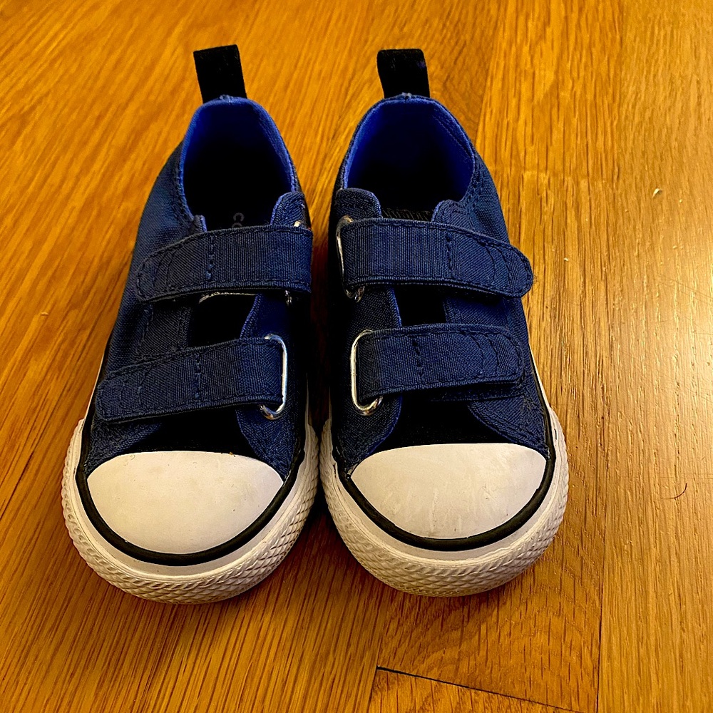 Toddler size 6 Converse All Star sneakers